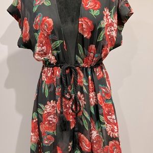 Floral Sheer Beach Kimono Medium Trains in back